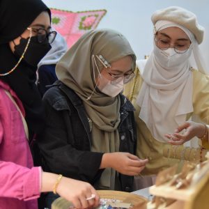 Pasar Gadis Berkain Sarong